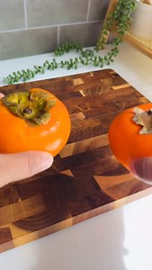 3-ingredient chocolate pudding… But make it fruity, creamy & naturally sweet 🍫🥭 No refined sugar — just blend & enjoy! Save for later 🤍 🥭 Ingredients (1 serving) • 1 ripe or semi-ripe persimmon • 1 tbsp cocoa powder • 1 tsp honey • 2 tbsp milk 👩‍🍳 Steps 1. Add all ingredients into a blender. 2. Blend until smooth and creamy. 3. Enjoy right away — or refrigerate overnight for a richer, thicker texture 🤎 | My classic cookbook