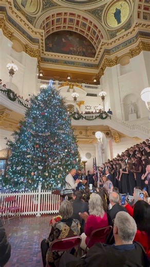 It's beginning to look a lot like Christmas at the Capitol! 🎄 | PennLive.com