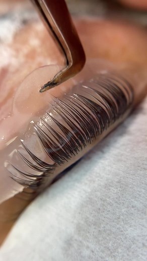 Shield Removal Process for Lash Lift Treatment