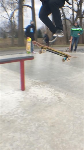 Board biggy from a few years back! Clip a day til I hit 2k #day34 #subscribe #skateboarding
