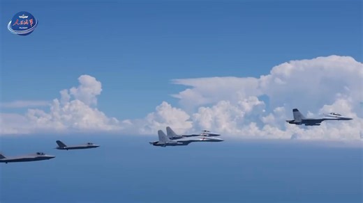 【#福建舰航母弹射3连】 [ Fujian Aircraft Carrier Catapult 3rd Battalion. ] 三型舰载机成功在福建舰起降，这是我国航母发展历程中取得的又一次突破，对推进海军转型建设具有里程碑意义！ Three types of carrier-based aircraft successfully took off and landed on the Fujian ship. This is another breakthrough in China's aircraft carrier development and a milestone in promoting the transformation of the navy! 央视新闻 2025-09-22 17:49 CCTV News 2025-09-22 17:49 | 中國夢