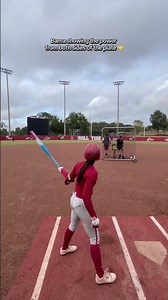 We’re loving the hype crew in the back. 👏 #teameaston #softball