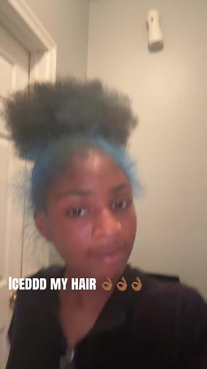 How to Ice or 'Iced' Your Hair at Home: Blueberry Hair Icing Tips