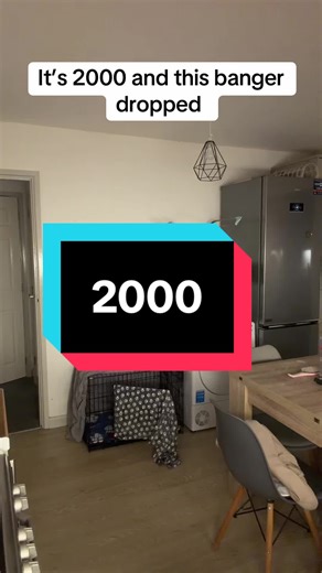 It’s 2000. This banger gets played live. Goosebumps. EVERY time. 🔥🎶 #LiveVersion #2000sMusic #CoreMemory #Throwback