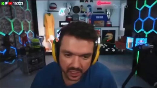 🎙 "A partir de amanhã, nenhum presidente vai bater pênalti na liga".Gaules comentou sobre as punições relacionadas aos pênaltis de presidente e à arbitragem brasileira.🗣 Opinião: Estão certos nesse movimento.Existem poucos árbitros que se salvam e, até os melhores, podem cometer erros. Mas na última rodada foi algo desastroso aos meus olhos.A punição do Luqueta foi descabida. Ele estava correto na situação e foi punido duas vezes: pelo cartão vermelho e pela liga.E o que aconteceu com o juiz?A