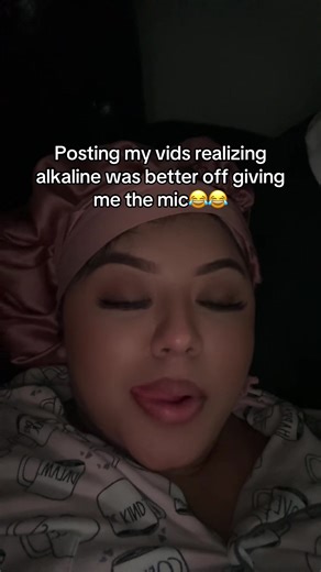 Alkaline Concert Mic Moment