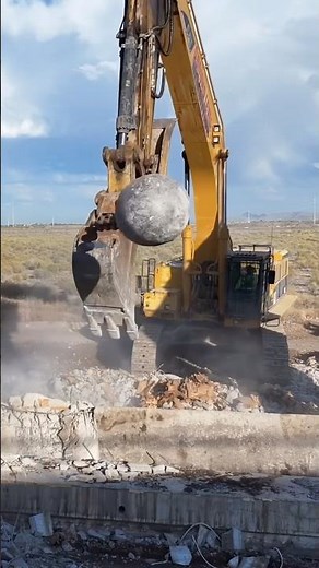 Demolition Using Excavator and Wrecking Ball #construction #demolition #civilsiteexecution