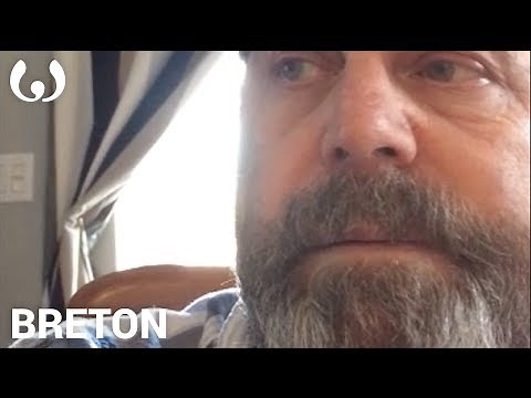 WIKITONGUES: Iain William speaking Breton