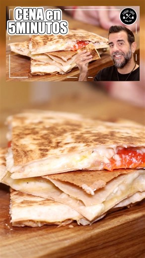 👇👇👇 Ingredientes 👇👇👇 👉 TODAS las RECETAS de Fuego Loco FUNCIONAN. 100% GARANTIZADO 🔥 Suscríbete al canal y activa la campana. Nuevos platos cada semana con resultados que sorprenden. ➡️Hoy una NUEVA Receta Rápida y DELICIOSA, solo 5 ingredientes y no mas de 5 min y lo mejor, para 2 Personas... 👍 Dale like, comparte y suscríbete si te gustó que me ayudas mucho. Besos! Videos Relacionados en fuego loco (link en bio): Tortillas trigo 👉 Tomate Cherry confitados👉 Cortes Vegetales👉 Afilado