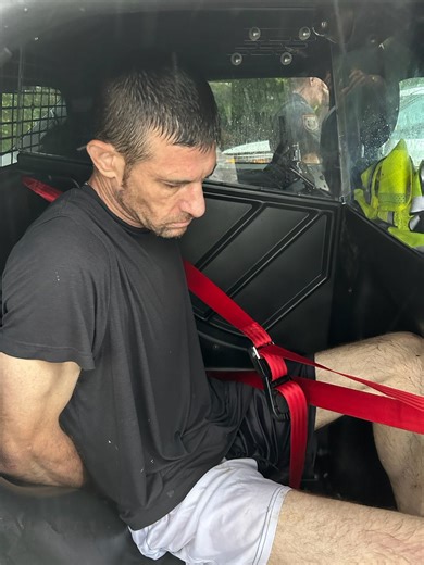 Santa Rosa Beach man in custody after fleeing deputies into the Choctawhatchee Bay