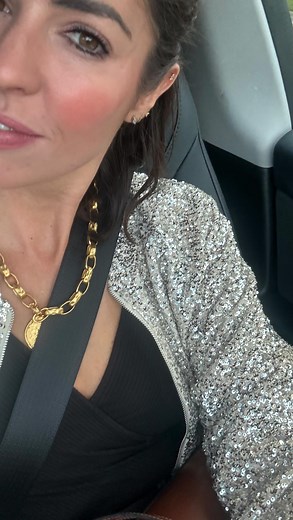 ANNA MATHUR on Instagram: "Anyone relate???? What has been final straw for you recently? Our brains aren’t designed for rapid-fire task-switching. I worked out, that was like 5 micro switches in a matter of seconds. New data to take in, new colours, new noise. Each switch drains working memory, increases stress hormones, and shrinks our capacity for the next thing!!! So when you find yourself crying over something tiny, don’t beat yourself up Imagine carrying an empty shopping bag and loading it