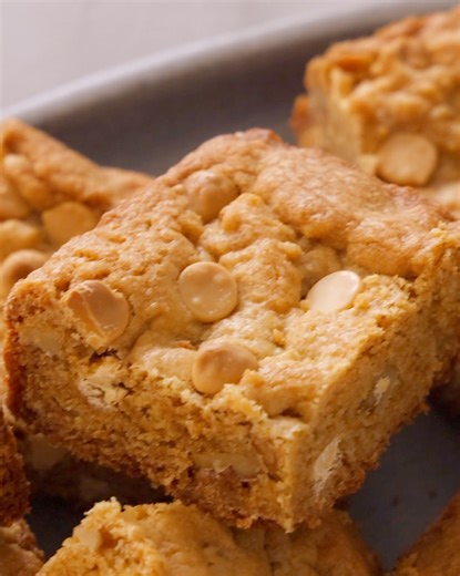 This is the best Blondie Recipe! These blondies are buttery, gooey, and soft, and so quick and easy to make. It’s the perfect recipe for when you can’t decide whether you want a brownie or a chocolate chip cookie. | Preppy Kitchen