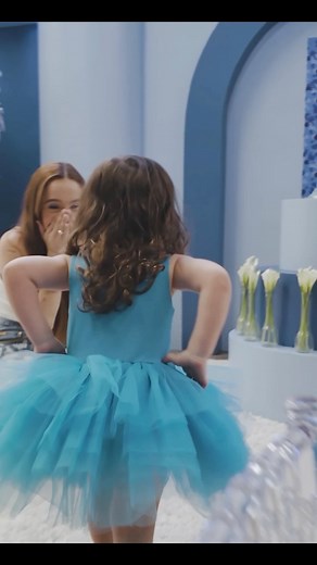 Hoy en #LaHoraHola, la hija de Camilo, Índigo, está cumpliendo 3 años. Camilo compartió este video en el que Índigo habla sobre su fiesta de cumpleaños, su sabor favorito de pastel, que es chocolate, y cómo será una princesa. ¡Feliz cumpleaños, Índigo! #Índigo #Camilo #CumpleañosÍndigo #Familia #FelizCumpleaños #ReinaPorUnDía #FiestaDeCumpleaños 📸 @camilo | HOLA TV