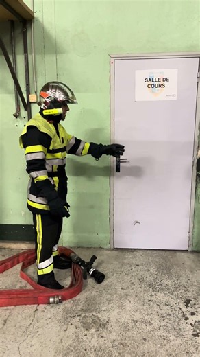 Ouverture de porte : porte tirante