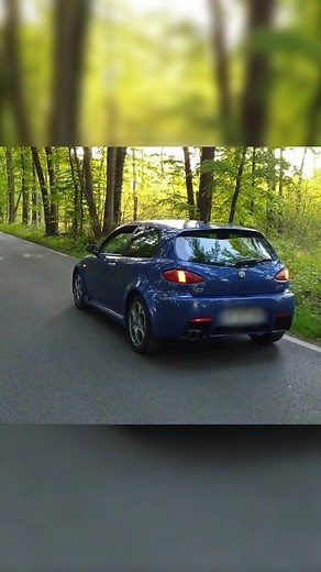 It's time to make some noise and unleash all 250 horsepower of the Alfa Romeo 147 GTA and make the legendary Violino d'Arese, the V6 Busso 3.2, sing! (Titanium rear silencer)😈🍀 Video by: @oppaiking2142 #alfaromeo #147GTA #sound #flyby #italianstyle Alfa Romeo Italian Style | Alfa Romeo Italian Style
