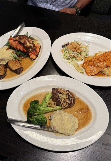Cooper's Hawk Woodbridge Grand Opening: Peach Vivante & Filet Mignon!