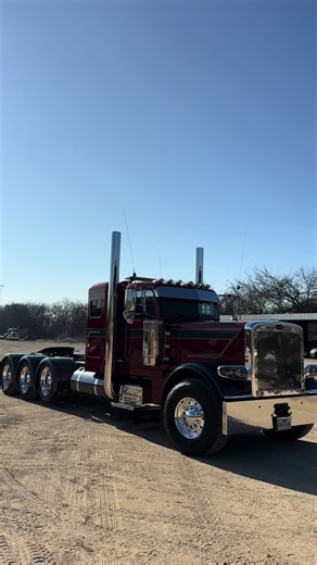 Exploring Peterbilt Heavy Haul Trucks in Texas