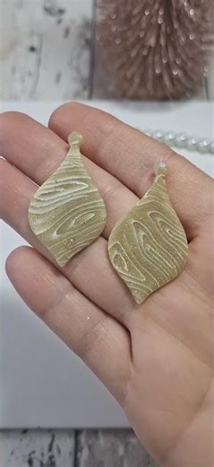 ✨ Winter elegance made with Cernit translucent clay ✨