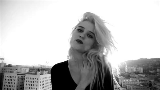 Sky Ferreira - Everything Is Embarrassing (2013)