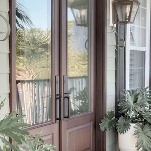 Back in 2020,@thecoastaloak chose #JELDWEN as its destination for style for a front exterior door replacement project! The Architectural Collection fiberglass exterior door in milk chocolate stain was expertly chosen to fit the style, color, and architecture of the Charleston, SC, home. Experience the beauty: https://bit.ly/3yoNbX5 | JELD-WEN Windows & Doors