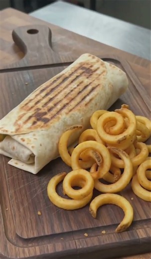 🥢Loaded Cheeseburger Wrap 🌯 😋grilled tortilla packed with juicy seasoned minced✅ Comment& Subscribe🙏