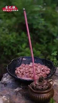 Kung Fu master uses grass as a knife to cut out slices of delicious food #kungfu