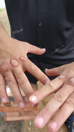 184K views · 310 reactions | This water cannot collapse. Chinese Kung Fu Do not try to do at home. #chinesekungfu #kungfu #Reel #martialarts #chinesemartialarts #kungfumaster #shaolinkungfu #wingchun #shaolin #kickboxing #boxing #taichi #kungfutraining #kungfumovies #taekwondo #brucelee #martialartsmovies #kidsmuaythai #kidswushu #gongfu #muayhai #qysmma #kungfulife #qyswushu #kidsmma #kidsbjj #grappling #bjj | Martial Arts | Facebook