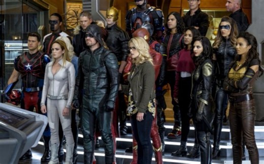 【DC四剧联动】DC再次四剧联动！《超女》、 《闪电侠》、《绿箭侠》和 《明日传奇》联动事件“Crisis on Earth-X”联动大合影已登场！