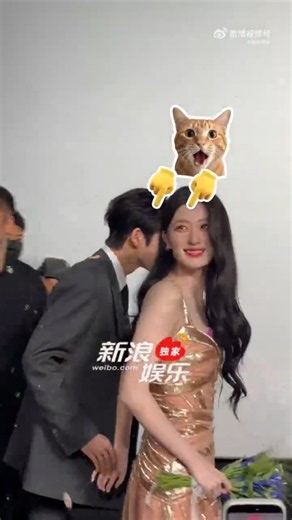 Zhang Linghe and Wang Churan Walk In Holding Wedding Flowers