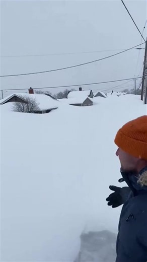 THIS IS MICHIGAN ❄️🌨️ Blizzard conditions turned Michigan into a frozen nightmare as heavy snow, brutal winds, and whiteout visibility swallowed roads and vehicles. ❄️ Relentless snowfall 🌬️ Dangerous wind chills 🚗 Cars disappearing into snowdrifts ⚠️ Travel nearly impossible This is the raw power of winter hitting Michigan hard. Authorities urge residents to stay indoors and avoid travel as conditions remain extreme. 👇 Could you survive this kind of winter? ⚠️ AI Disclaimer: AI-generated ci