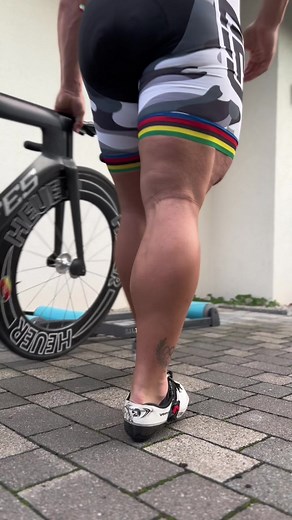 QUADZILLA 250RPM on the rollers 🚀💥🚴‍♂️ #quadzilla #worldchampion #speed #legs #carbon #bike #power #viral #foryoupage #fyp