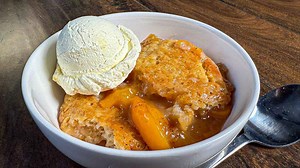 Super yummy & sweet peach cobbler recipe 🍑
