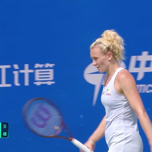 Three games on the bounce 👌 Siniakova Katerina wins the first set 6-3 against Joint. #WuhanOpen | WTA