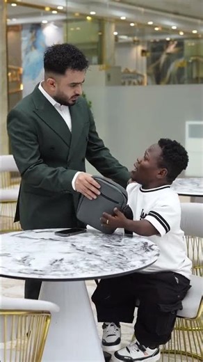 انسانیت کی کتاب کا پہلا حرف احساس اور رحم دلے ھے ماشاء اللہ نیک بندہ ھے انسانیت ابھی بھی زندہ ھے