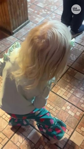 How can you not smile at this little girl's excitement to see her favorite restaurant server? #humankind #goodnews #kindcore