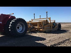 TOOMEY 4500C Scraper loading using teeth edges at speed, typically around 10 kph (6 mph).