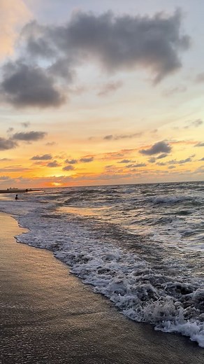 A Golden Sunset View: Explore the Beauty of Nature with Sunset Sceneries