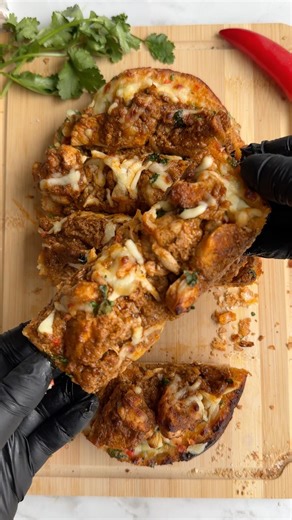Butter Chicken Garlic Bread. Recipe #food #shorts #recipes #cooking #butterchicken
