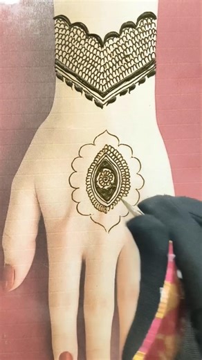 Elegant Floral Mandala Mehndi Design || Simple Trendy Henna For Back Hand