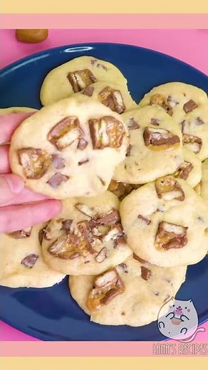 AMAZING Microwave Chocolate Chip Cookies