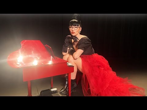 Qveen Herby - Sade in the 90s [live]