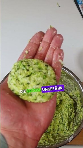 Knusprige und saftige Zucchini Puffer - der perfekte Snack!