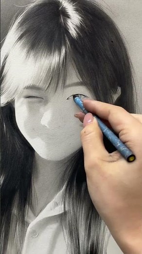 Perfect drawing cannot be without light! #drawing #charcoaldrawing #portraitdrawing #charcoalshading