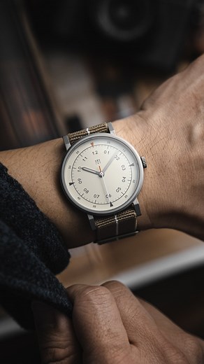 The distinctive parachute strap of MAVEN's MUS timepiece is elastic, breathable and fully adjustable, perfect for everyday wear⁠. | Maven Watches