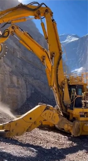 This machine looks like it came from another planet!#alienmachines #aiart #futuristictech