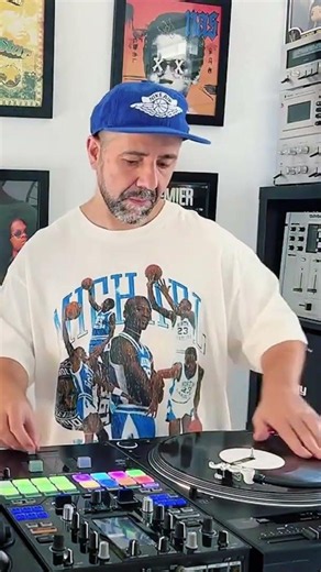 Scratching on ‪@AlgoriddimOfficial‬ 🎚️🔥 #djay #algoriddim #scratch #scratchdj #turntable #scratching