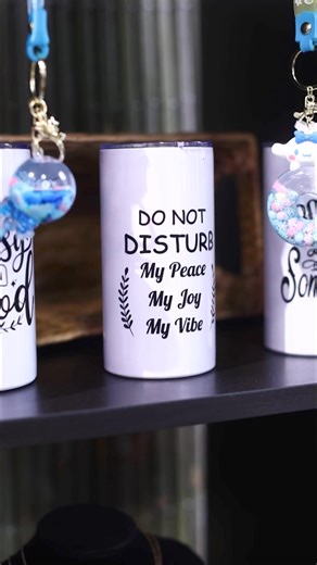 Step into a world of color, creativity, and fun. At Hawaii Fluid Art, we help people of all ages discover their inner artist through hands-on workshops and unique activities. From paint-pour classes and resin art to kids’ birthday parties, girls’ nights, and patch parties for hats or bags, there’s something for everyone. 🌺✨ No art skills? No problem. Our instructors make it easy and enjoyable to create a one-of-a-kind piece you’ll be proud to take home. Whether you’re celebrating, relaxing, or 