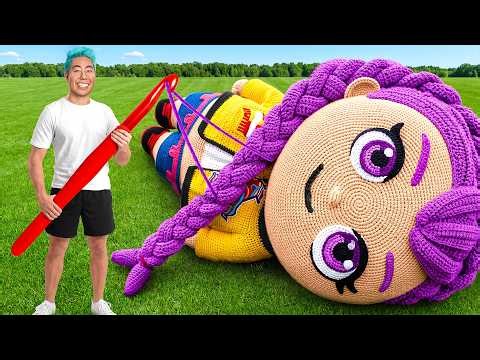 Making GIANT vs TINY Crochet Challenge!