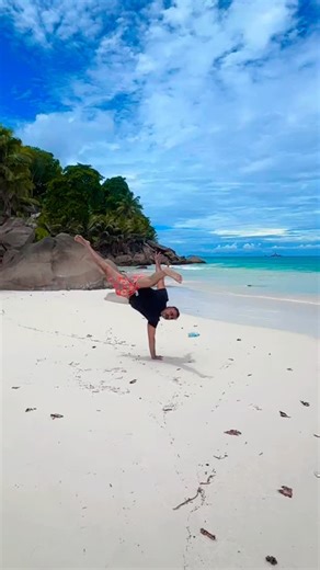 The Academy of Capoeira on Instagram: "Aú batido (cartwheel kick) is a traditional capoeira cartwheel kick, known under various names in breakdancing, MMA and other disciplines. In the Capoeira context it can be used either for show or as a surprise attack. Heres a demonstration of how to use a combo of au batido, with the 4 basic round kicks, in the roda. Remember this is an intermediate to advanced level movement and should be practised under supervision for a beginner. #capoeira #martialarts 