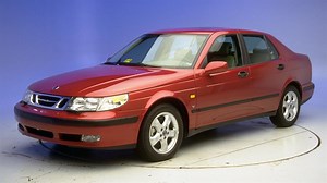 2000 Saab 9-5 4-door sedan